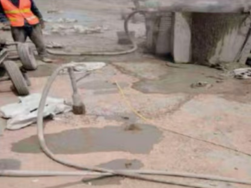 江都水泥混凝土路面板底注浆技术 路面脱空注浆整治方案