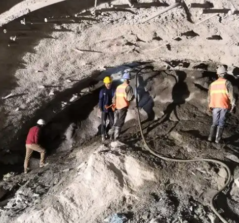 江都拱顶带模注浆料的施工流程及注意事项